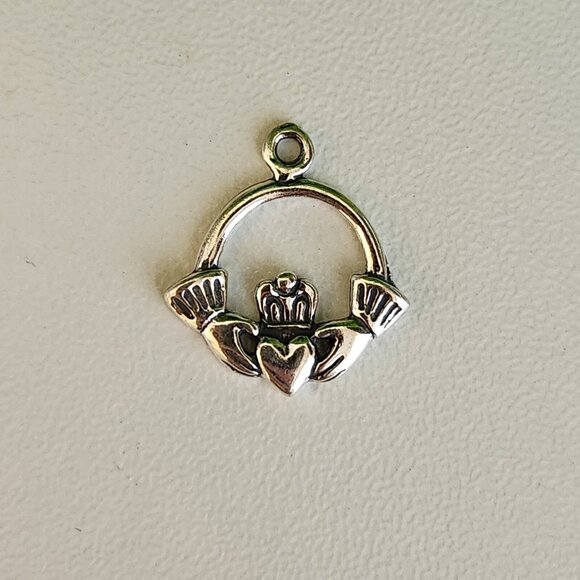 925 Sterling Silver Claddagh Charm - Picture 1 of 3
